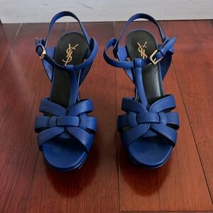 Authentic Saint Laurent
Leather T-Strap Sandals
Women's Size: 39